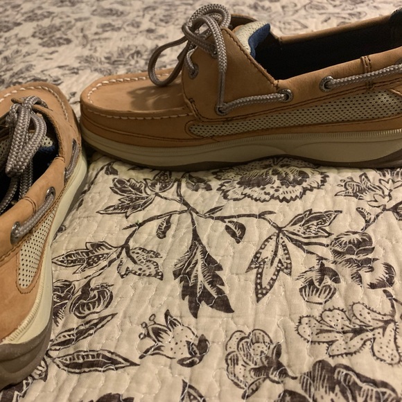 Size 4 Sperrys - Picture 4 of 5